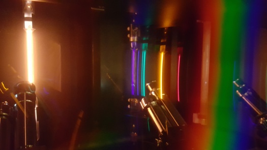 Atomic spectra resolved using a diffraction grating in National Museum of Nature and Science